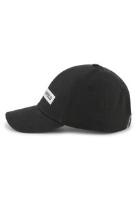 Baseball cap preta feita de algodão, com uma aba curvada, seis painéis e um rótulo em patch na frente. Tecido texturizado com costura tonal.