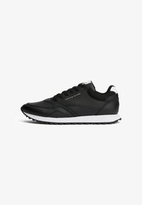 Selected, black/white