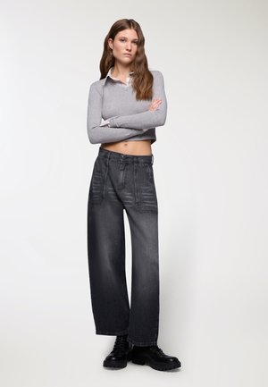 CON TASCHE APPLICATE - Jeans loose fit - nero denim