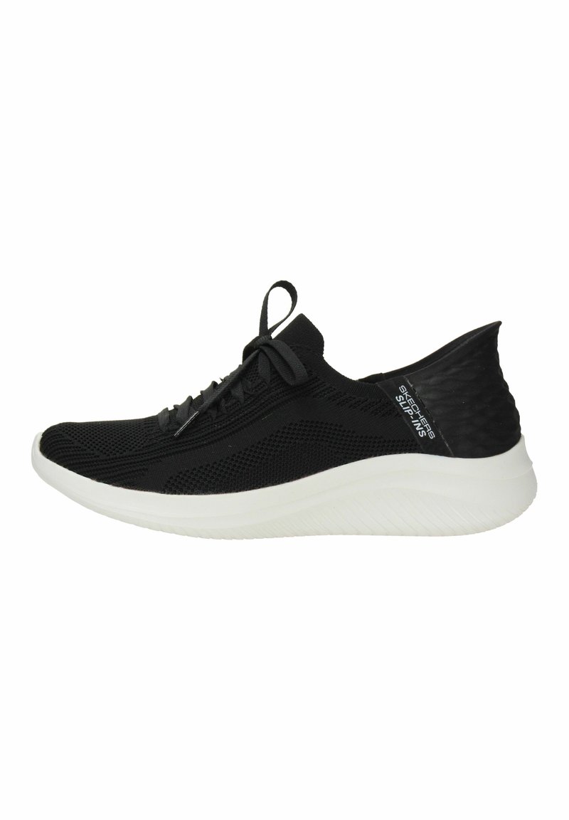 Zapatilla deportiva negra con una parte superior de punto transpirable y una suela de goma. Presenta una entresuela blanca y un talón texturizado para mayor soporte.