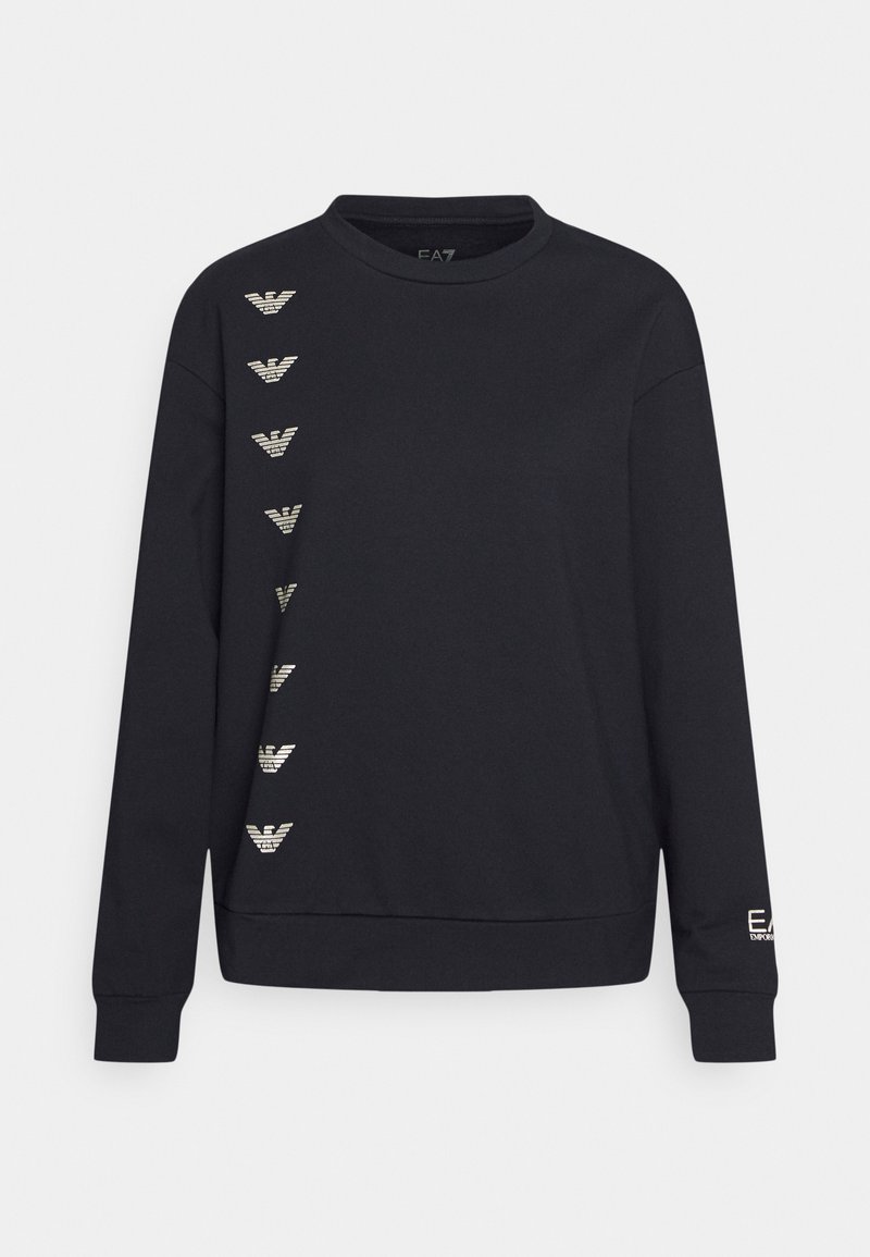 Černá mikina z bavlny s kulatým výstřihem, dlouhými rukávy a zlatými logy vertikálně uspořádanými na levé straně a rukávu.