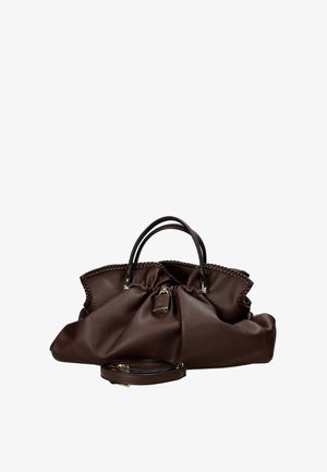 Borsa a tracolla in pelle marrone con finitura testurizzata, chiusura a coulisse, rifinitura intrecciata e due manici. Include una tracolla staccabile per maggiore versatilità.