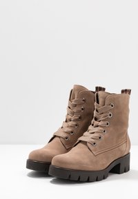 Gabor Stivaletti con plateau - beige