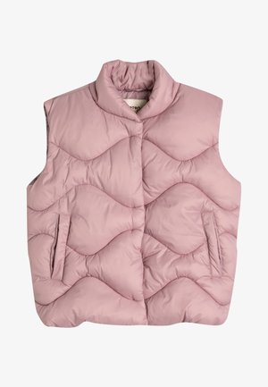 Polstret vest i blød pink, med høj krave, bølget quiltet design og to sidelommer. Glat tekstur med et let udseende.