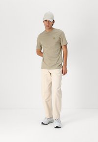 Lyle & Scott Jednoduché tričko - sage