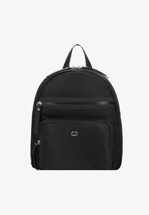 Schwarzer Nylon-Rucksack mit runder Form, vorderer Reißverschlusstasche und einem Tragegriff oben. Mit einem silbernen Logo und Reißverschlussakzenten versehen. Glatte Textur.