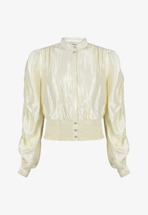 Ivoorwitte satijnen blouse met pofmouwen, hoge kraag, knoopsluiting aan de voorkant en een geplooide elastische taille met parelmoerachtige knopen.