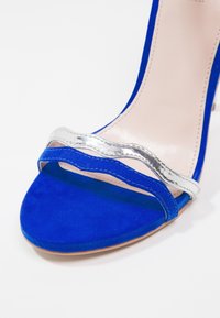 Carvela Sandales à talons hauts - royal blue