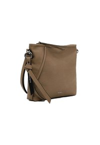 Pruun nahast ristihoidekott perforatsioonilise tekstuuriga, tõmblukuga, reguleeritava rihmaga ja väikese metallbrändi logoga ees.