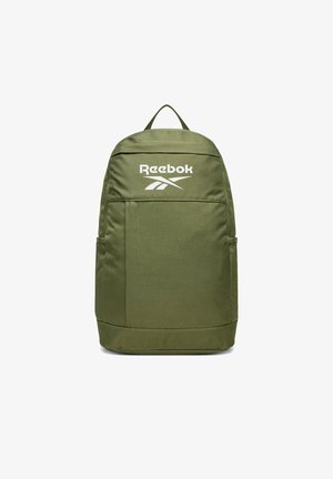 Mochila verde de Reebok con bolsillo frontal con cremallera, bolsillos laterales y logo blanco de Reebok en el centro superior.