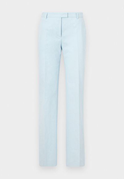 Lys blå skreddersydde bukser med rette ben, flat front og beltehemper. Laget av glatt stoff, med subtil tekstur og rene linjer.