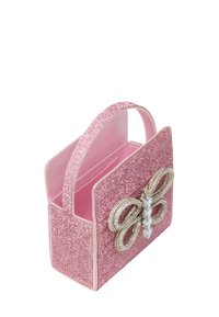 Rosa, glittrig handväska med en strukturerad design, som har en dekorativ fjäril i strass. Inkluderar ett kort handtag.