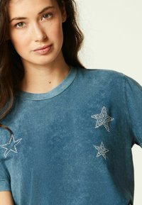 Next SHORT SLEEVE WASHED STAR  REGULAR FIT - T-shirts print - blue