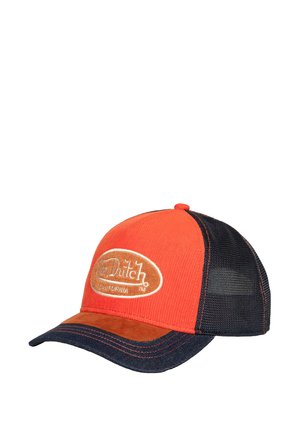 Casquette de baseball en velours côtelé rouge et maille noire avec une visière en suede marron, arborant un logo brodé. Fermeture arrière réglable à snap.