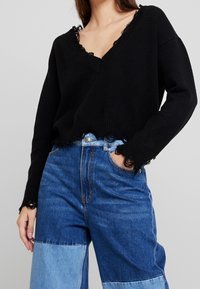 Honey Punch Trui - black