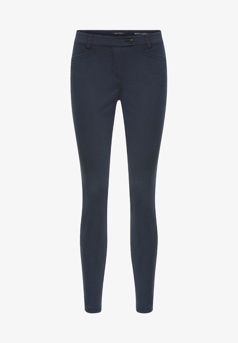 Pantalon slim en bleu marine foncé avec poches avant, passants pour ceinture et fermeture par bouton à la taille.