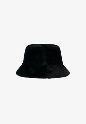 Chapeau bucket en fausse fourrure noire avec une texture douce, un large bord et un dessus arrondi, offrant une forme structurée mais confortable.