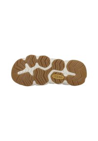 Suola di scarpa con un design testurizzato in gomma marrone, caratterizzata da una intersuola bianca e un logo centrale. I motivi scanalati offrono trazione.