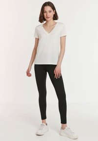 Jimmy Key STRAIGHT FIT V-NECK SHORT SLEEVED BASIC T-SHIRT - T-shirt basic - white