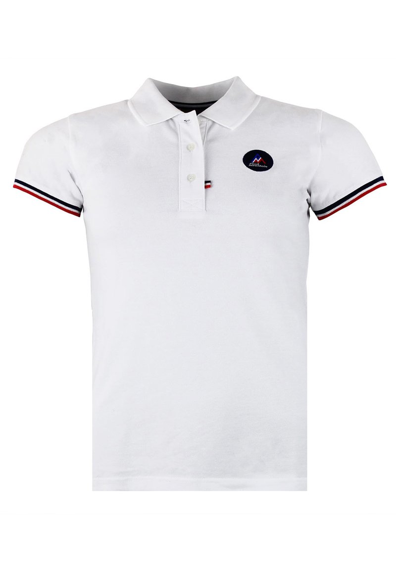 Camisa polo blanca de manga corta, con tapeta de tres botones y un logotipo circular. Presenta acentos de rayas azul, rojo y blanco en las mangas.