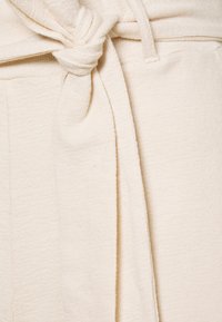 Nly by Nelly Šortky - off-white