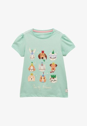 Hellgrünes Kinder-T-Shirt mit neun bunten Tiergesichtern, die Partyhüte und Kronen tragen, darunter der Text "Paw-ty Animals".