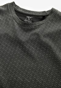 Next DIP DYE GRAPHIC - T-shirts print - monochrome geo