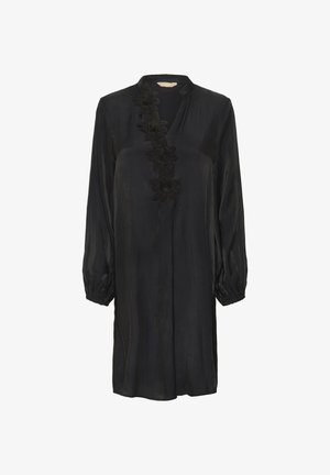 Must mustriga mustriga mustiga dress, millel on v-kaelus, lilleline tikand ees ja volangvarrukad.