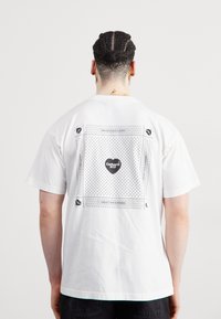 Carhartt WIP - HEART BANDANA - Print T-shirt - white/black stone washed Thumbnail Image 1