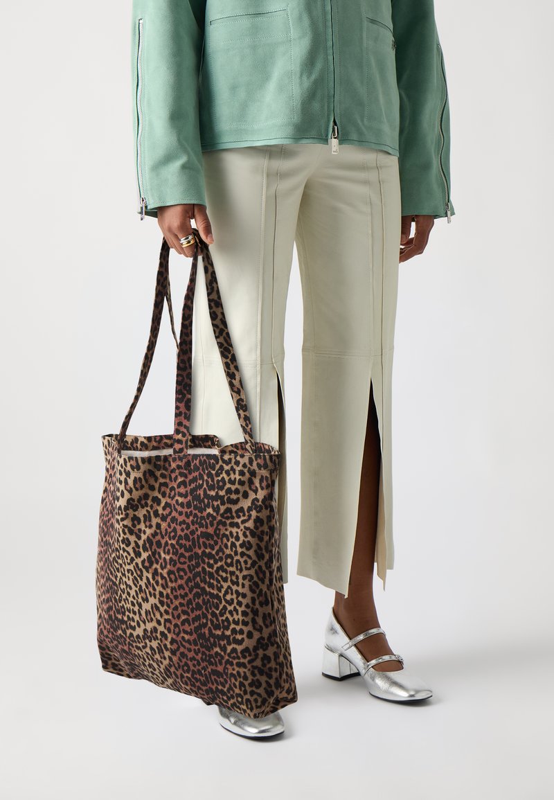 Pieces PCSUITY TOTEBAG - Shoppingväska - black