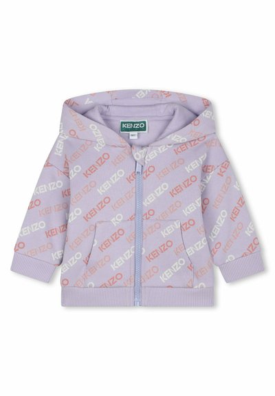 Lila zip-up hoodie met een herhalend "KENZO" logo in oranje en wit. Het heeft een capuchon, twee voorkeurszakken en geribde manchetten.