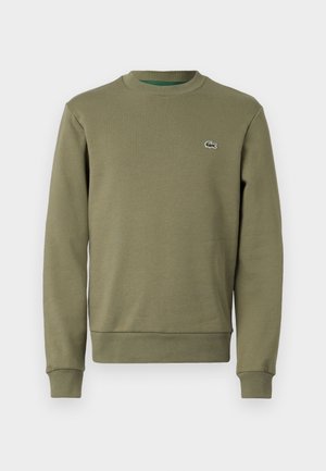 Sudadera de color verde oliva hecha de una suave mezcla de algodón, que presenta un cuello redondo acanalado y puños, con un pequeño logo bordado en el pecho.