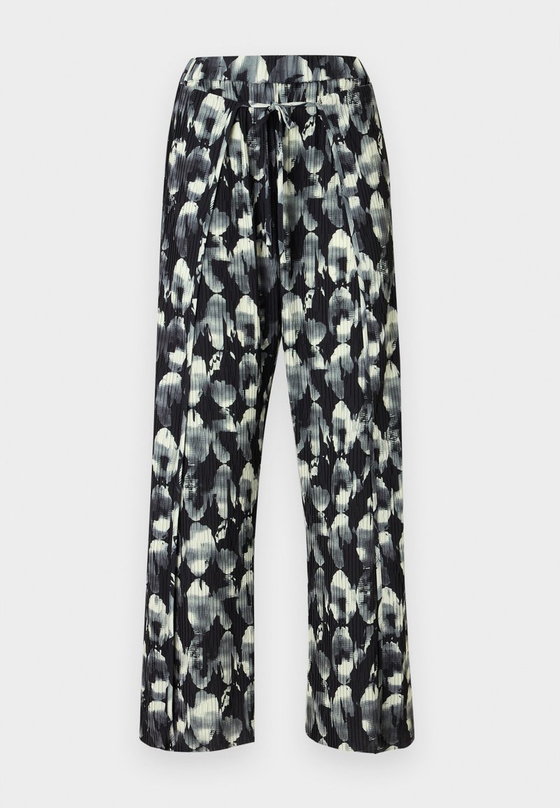 Viddebenede bukser lavet af plisseret stof med et blødt sort-hvidt blomsterprint, med elastik i taljen og snøre.