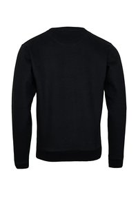 Fekete, hosszú ujjú, kerek nyakú pulóver hátulról látható, bordás mandzsettákkal és szegéllyel, fehér háttér előtt.