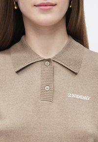 2nd Day JEAN - Polokošeľa - timber wolf