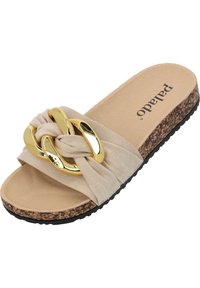 Sandales à glissière beiges avec une sangle en tissu nouée, présentant trois anneaux métalliques dorés qui se chevauchent et un coussin de liège texturé. Semelle en caoutchouc.