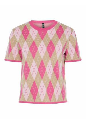 Pull à manches courtes avec un motif argyle en rose, rose clair et beige. Texture tricotée avec un col rond uni rose et un ourlet.