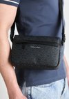 MUST CAMERA BAG MONO UNISEX - Borsa a tracolla - black