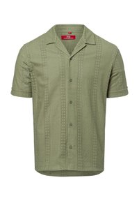 Camicia a maniche corte in tessuto verde chiaro con un motivo testurizzato e tagli verticali, dotata di colletto classico e chiusura frontale con bottoni.