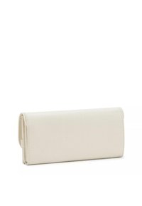 Portafoglio color crema realizzato in pelle liscia, con forma rettangolare. Chiusura con pattina e dettagli di cucitura discreti, senza hardware visibile.