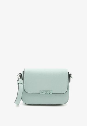 Lichtblauwe, getextureerde lederen crossbodytas met een klepsluiting en "LCREDI" in reliëf op de voorflap.
