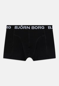 Fekete boxer alsónadrág pamutból, lapos derékpánttal, melyen fehér betűkkel szerepel a "BJÖRN BORG" felirat. Függőleges varrásokkal a megfelelő illeszkedés érdekében.
