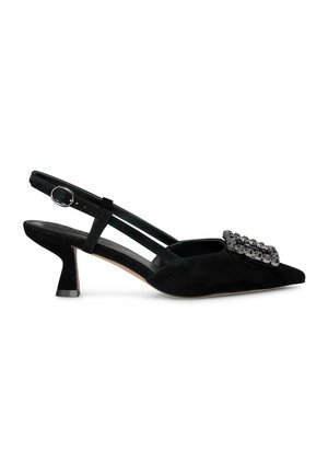 Scarpa slingback in suede nero con punta affilata, tacco medio e decorazione a catena sulla parte anteriore. Cinturino regolabile con fibbia.