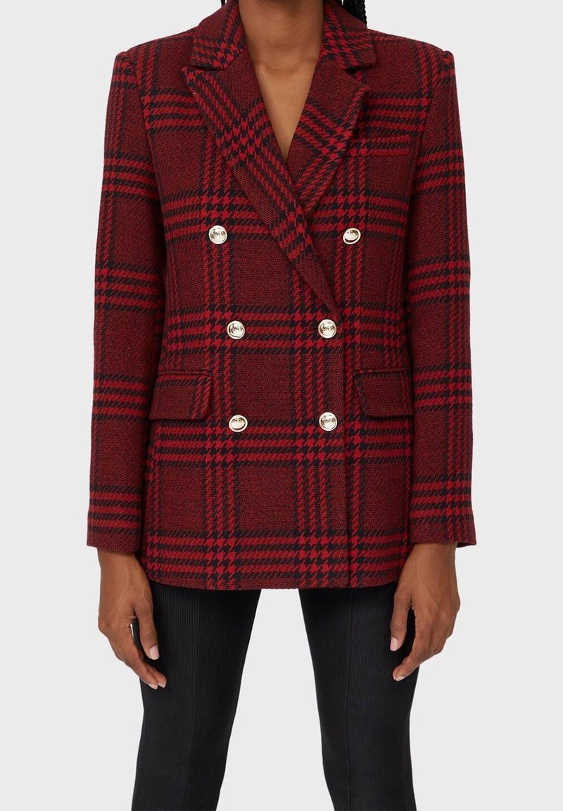 Rot-schwarzes karierter Doppelreiher-Blazer mit goldenen Knöpfen, zwei vorderen Taschen und taillierter Passform. Texturierter Stoff mit strukturierten Revers.