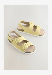 Kijelölve, yellow suede