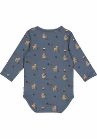 Bodysuit s dlouhým rukávem v modré barvě s potiskem lesních zvířat, zahrnující srnce, šišky a klády. Vyrobeno z měkké, elastické tkaniny.