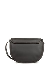 Borsa a tracolla in pelle nera con forma arrotondata, dettagli cuciti e chiusura a patta. Dotata di una sola tracolla regolabile.