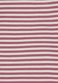 Tessuto a maglia con strisce orizzontali in colori alternativi di rosa scuro e bianco. Texture liscia, motivo uniforme e larghezza costante.