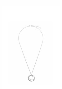 Silver halsband med en fin kedja och en cirkulär berlock. Berlocken har inbakade stjärnor och en strukturerad kant runt ett centralt öppet område.