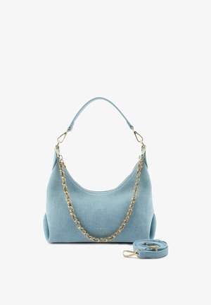 Lichtblauwe handtas met gouden ketting, korte handgreep en afneembare lange band, weergegeven op een witte achtergrond.